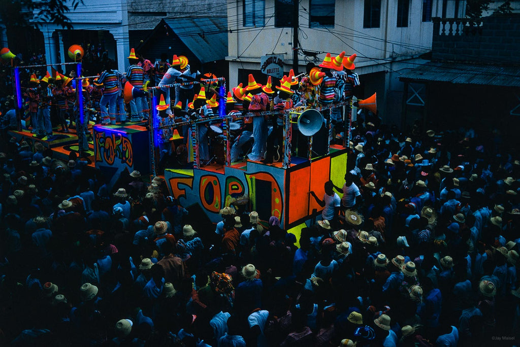 Crowds No 7 Haiti – Jay Maisel