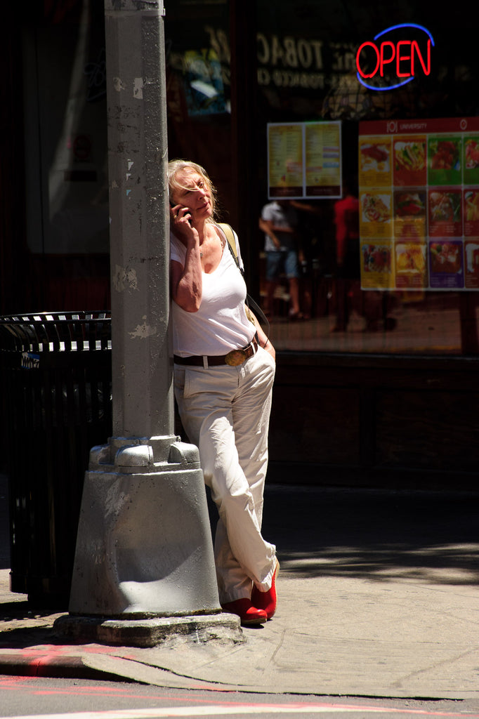 Standing Walking No 25 – Jay Maisel
