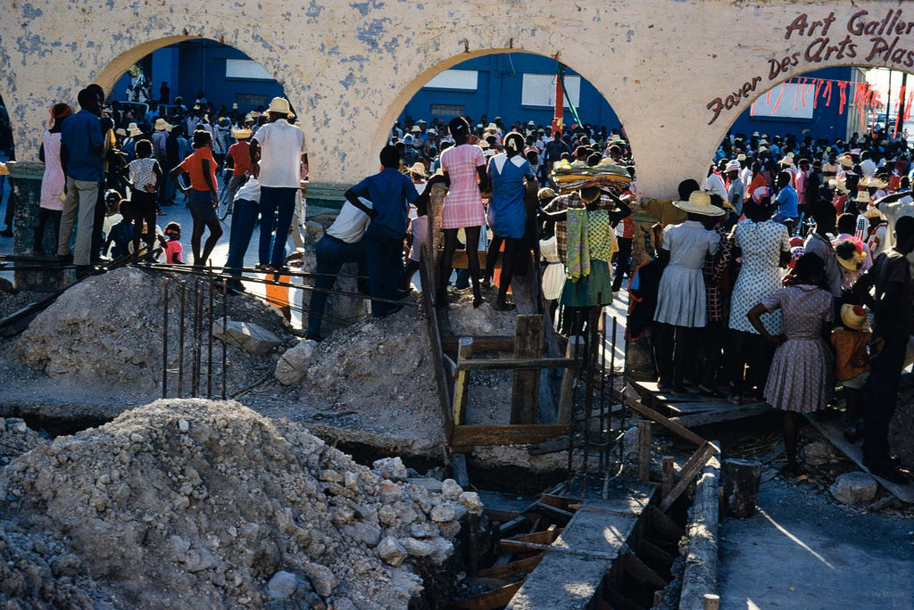 Crowds No 33 Haiti – Jay Maisel