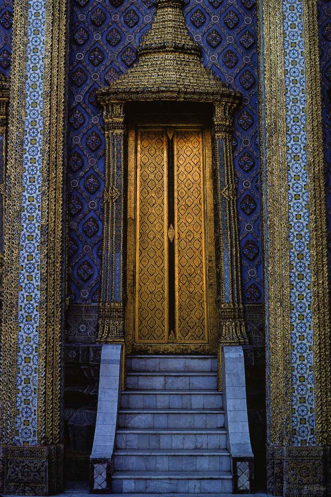 Buildings Foreign No 83, Bangkok – Jay Maisel