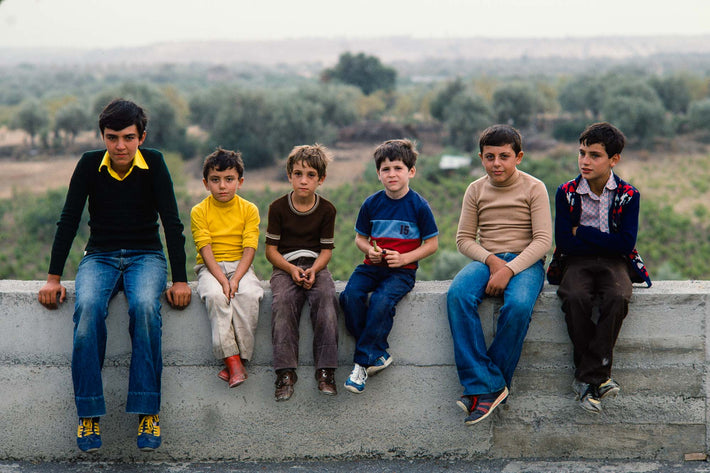 Lineup of Sitting Kids, Milan