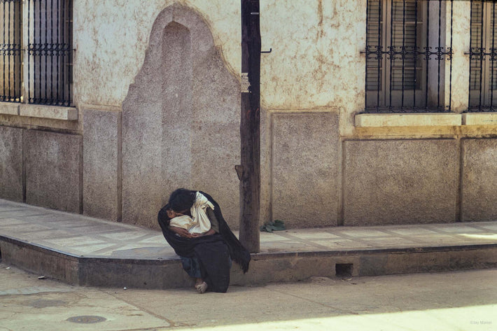 Mom Kissing Baby, San Cristobal
