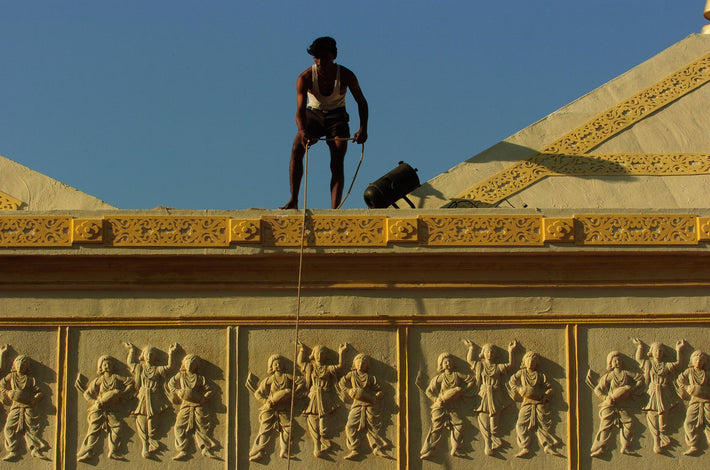 Man on Roof with Rope, Mumbai