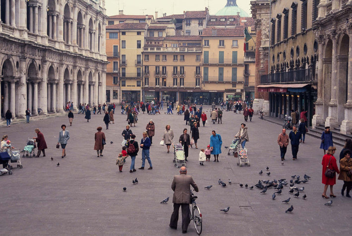 Crowded Square, Vicenza