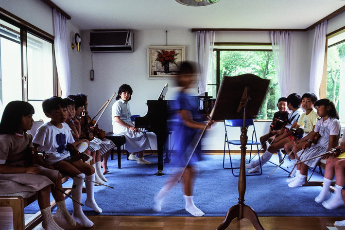 Girl at Piano, Violinist Walking, Blurred, Kamakura