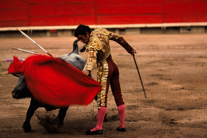 Bull Charges 1, Mexico