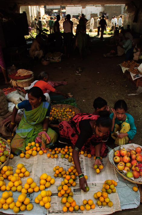 Market, Oranges, Lemons, Light in Background, Mumbai