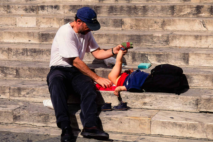 Man Diapering Kid, Cortona