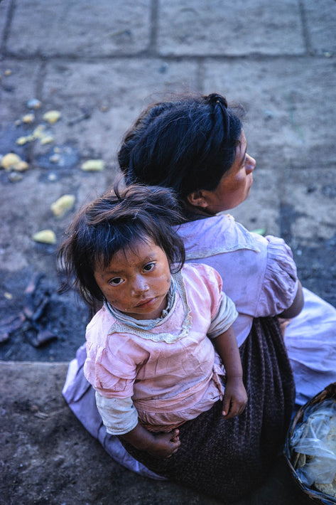 Mom, Kid Looking at Me, San Cristobal