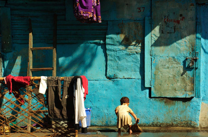 Toddler Sweeping, Mumbai