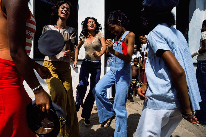 Girls Dancing, Bahia
