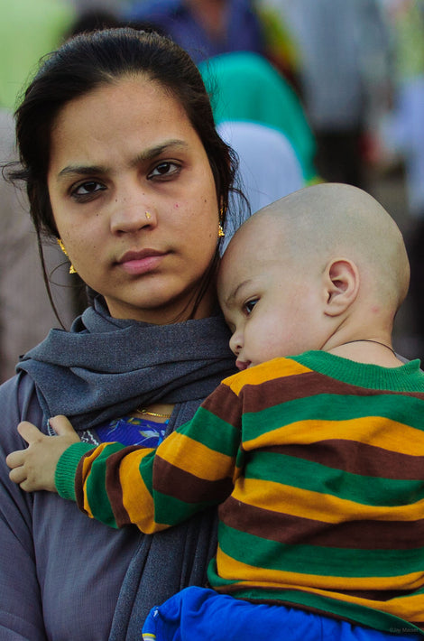 Woman with Bald Child, Mumbai