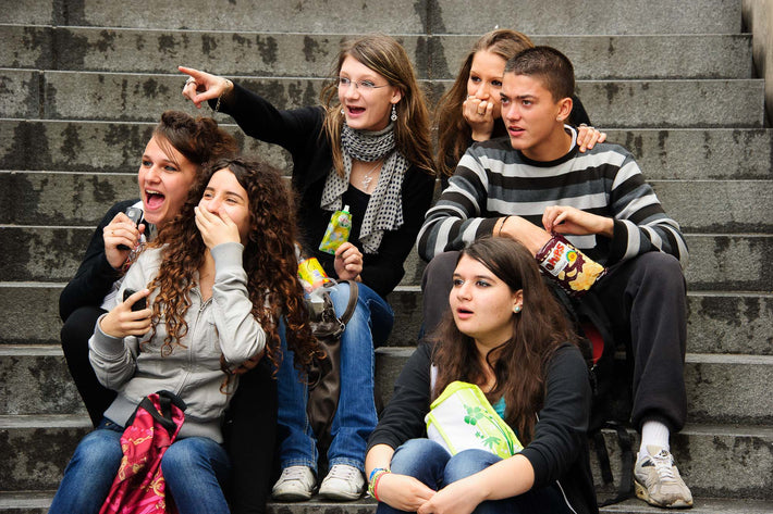 Young People Reacting, Paris