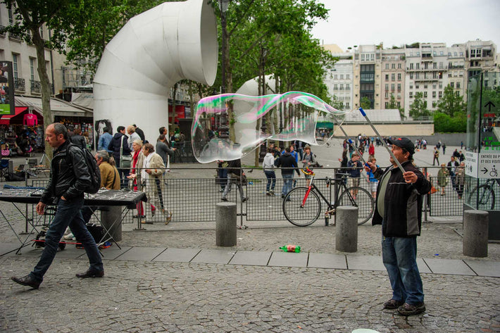 Man, Huge Bubble, Paris