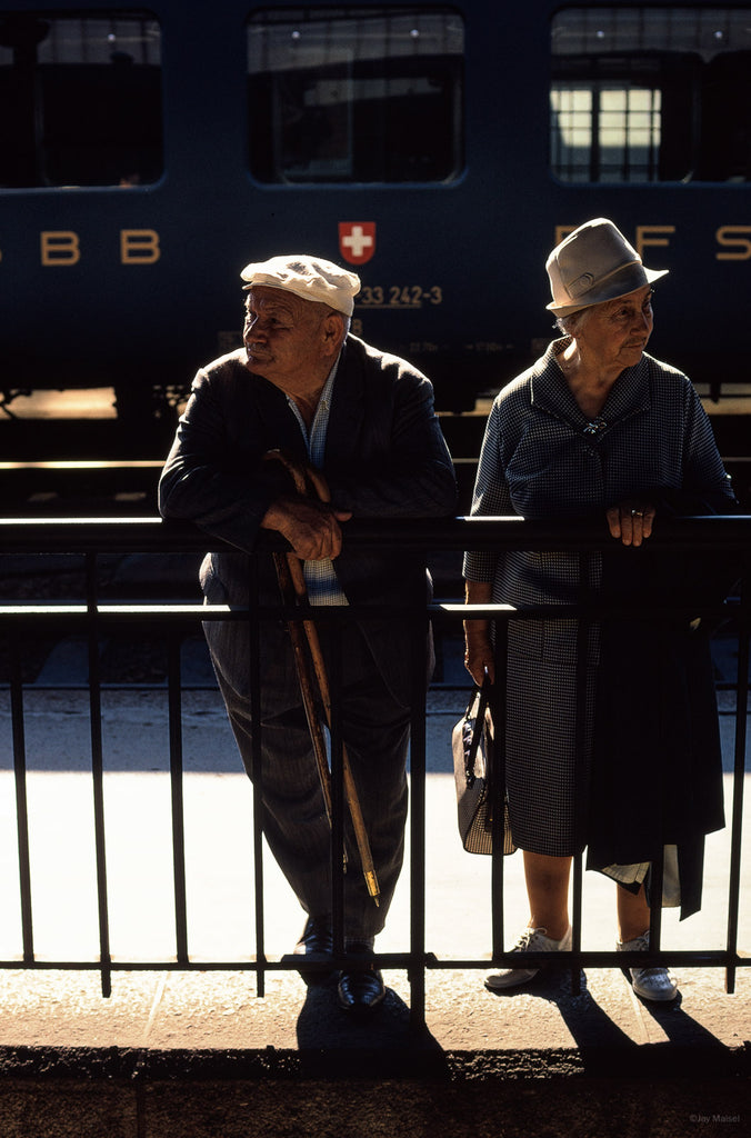 Standing Walking No 20 – Jay Maisel