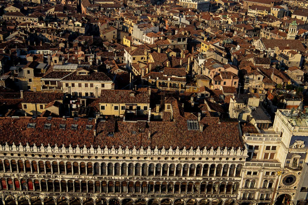 Buildings Foreign No 70, Venice, Italy – Jay Maisel