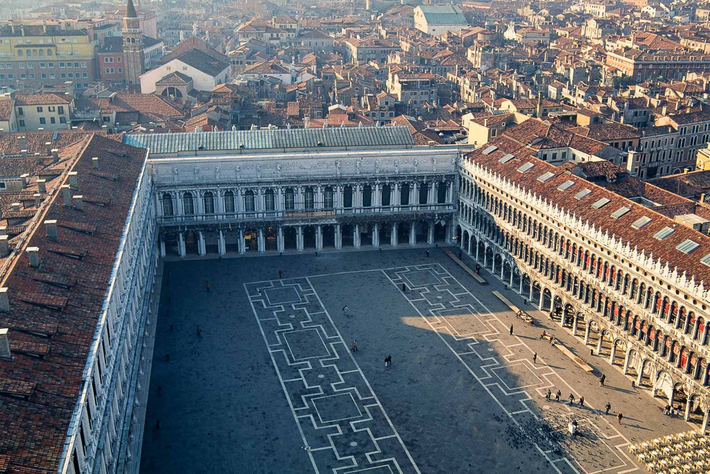 Buildings Foreign No 71, Venice, Italy – Jay Maisel