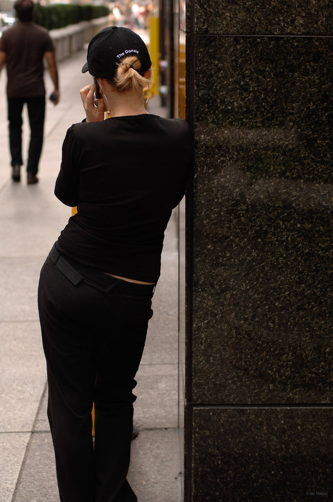 Standing Walking No 89 – Jay Maisel