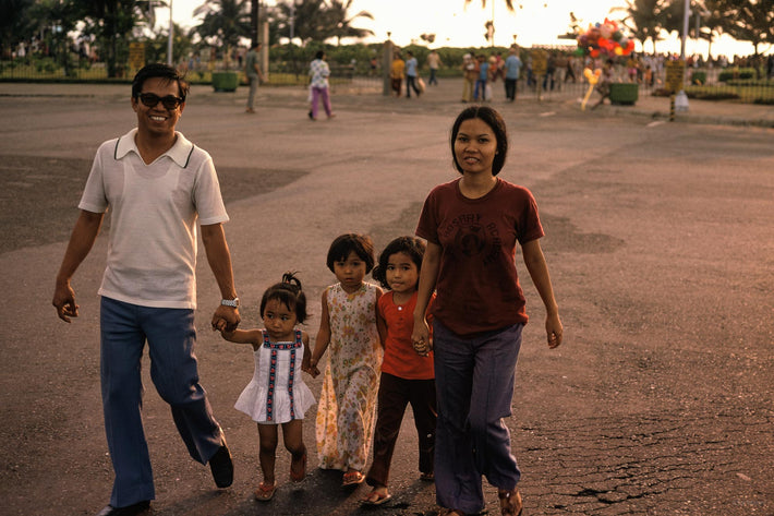 Smiling Family, Philippines