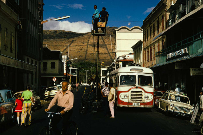 Men on Ladder, Mauritius