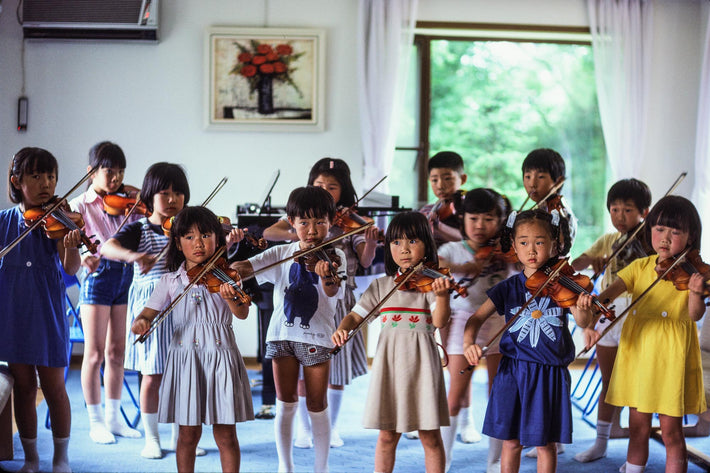 Children all Playing Violins, Kamakura
