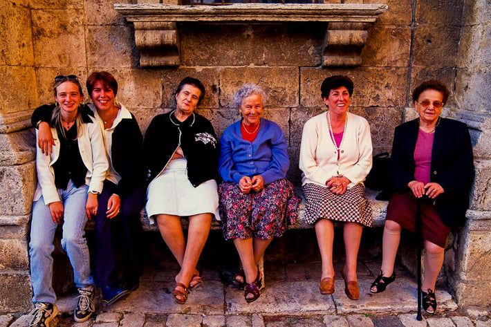 Six Women Sitting, Cortona