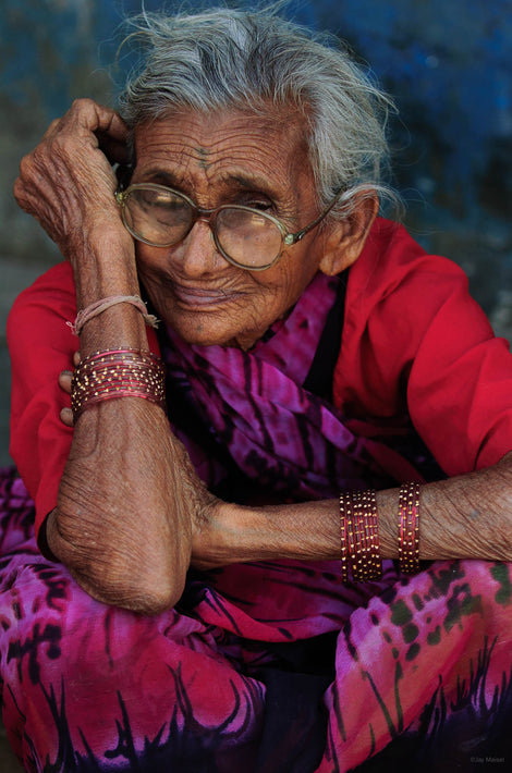 Old Woman Purple and Red, Mumbai