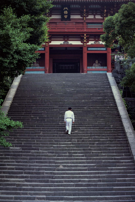Man on Temple Steps, Kamakura