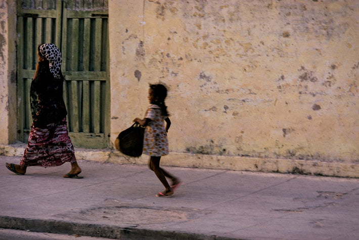 Street, Mom and Child, Walking, Somalia