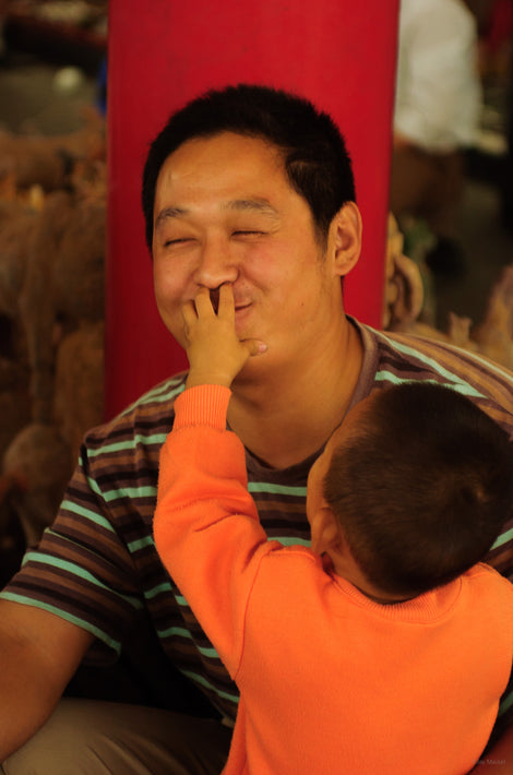 Kid with Hand on Dad&apos;s Face, Beijing