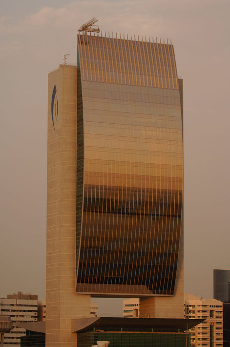 Building Curved Top to Bottom, Dubai