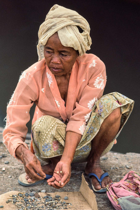 Woman with Pebbles, Jakarta