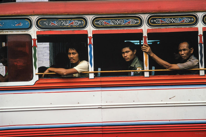 Bus, Daggers, Three Men, Philippines