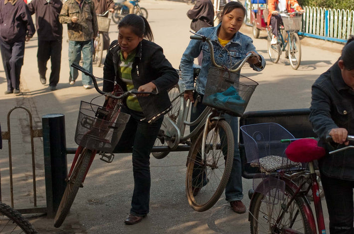 Carrying Bikes Over, Pingyao