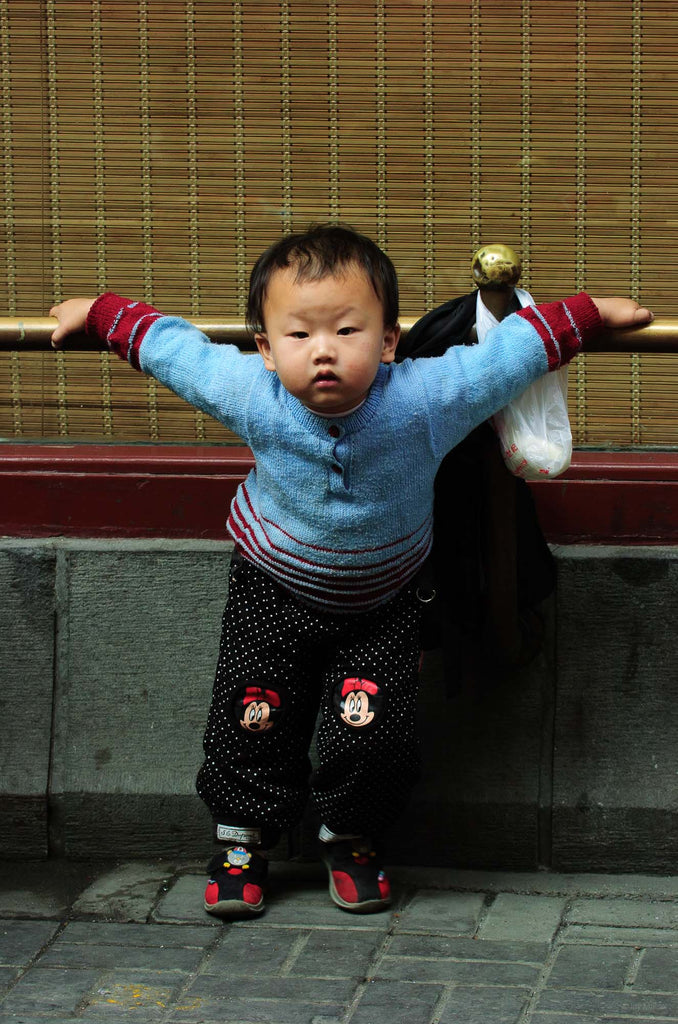Child Holding Onto Railing, Shanghai – Jay Maisel