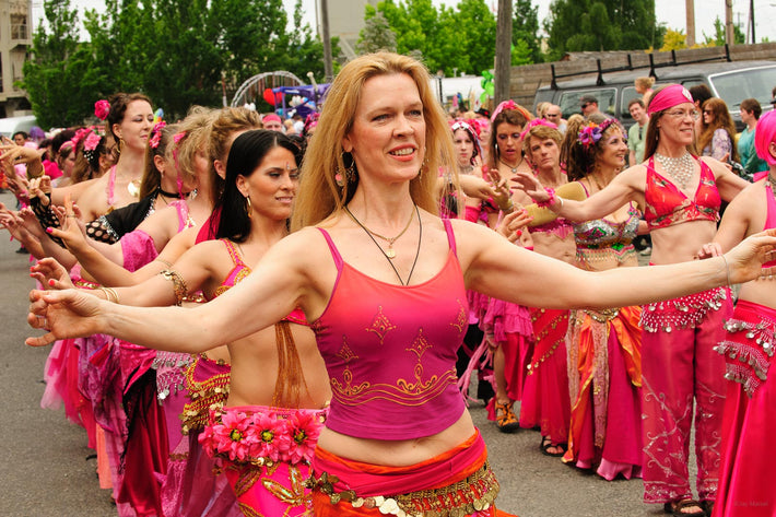 Blonde and Many Dancers, Seattle